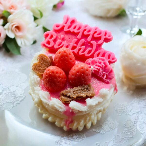 Tortagyertya szülinapos táblával