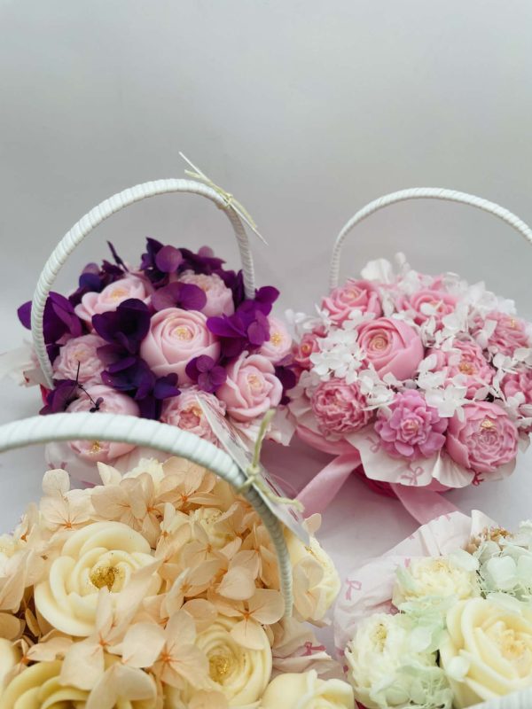 Romantikus virágkosárka